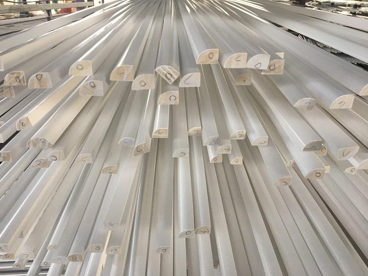 glossy xim khau moulding